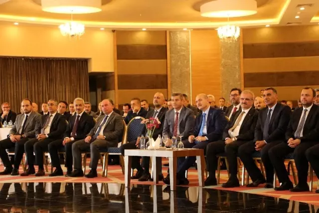 Bakan Soylu'dan asker selamı soruşturmasına tepki Bakan Soylu'dan asker selamı soruşturmasına tepki