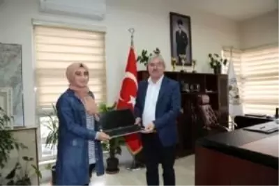 Balıkesir'de YKS'de başarı gösteren öğrenciler ödüllendirildi Balıkesir'de YKS'de başarı gösteren öğrenciler ödüllendirildi