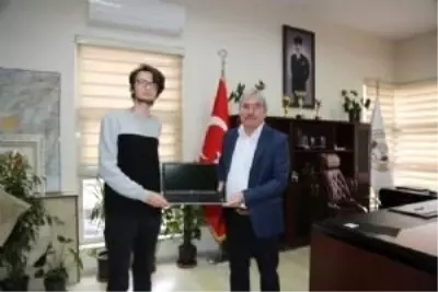 Balıkesir'de YKS'de başarı gösteren öğrenciler ödüllendirildi Balıkesir'de YKS'de başarı gösteren öğrenciler ödüllendirildi