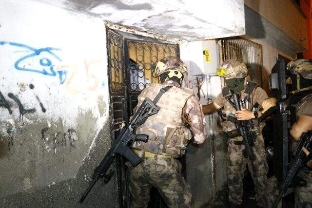 Barış Pınarı Harekatı aleyhinde sosyal medyadan paylaşım yapanlara şafak operasyonu