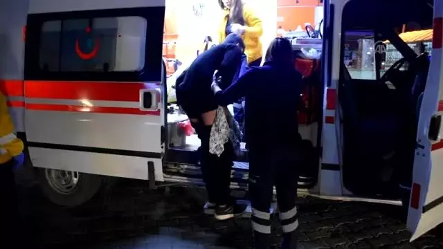 Cebinde açılan bıçakla bacağından yaralandı Cebinde açılan bıçakla bacağından yaralandı