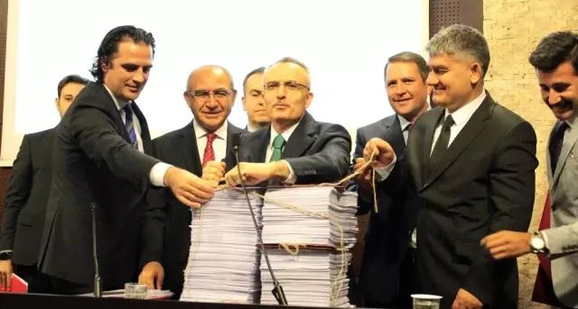 Cumhurbaşkanlığı Strateji ve Bütçe Başkanı Naci Ağbal, 2020 yılı Merkezi Bütçe Kanunu Teklifini... Cumhurbaşkanlığı Strateji ve Bütçe Başkanı Naci Ağbal, 2020 yılı Merkezi Bütçe Kanunu Teklifini...
