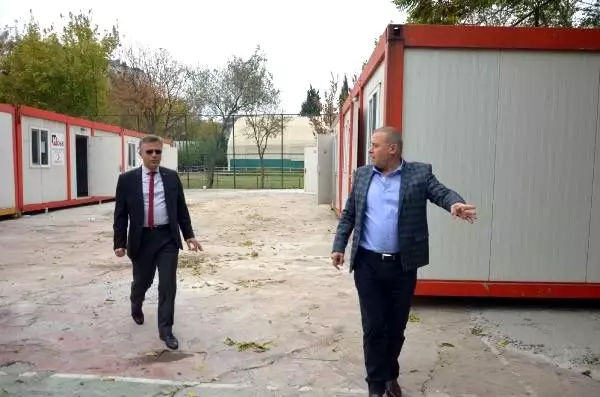 Depremde zarar gören veteriner fakültesi konteynerlerde hizmetini sürdürecek
