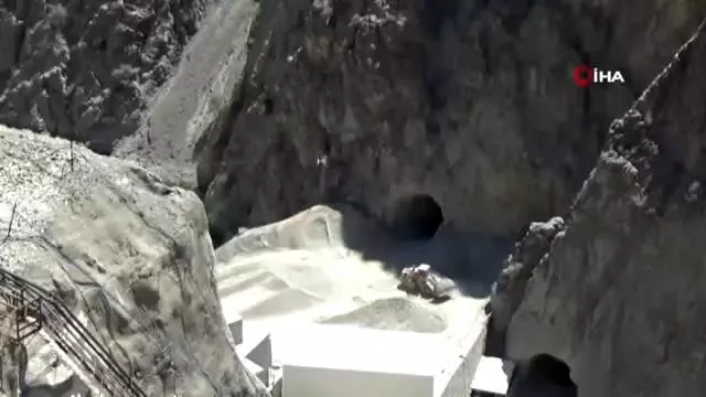 Dev projenin gövde yüksekliği yarılandı Dev projenin gövde yüksekliği yarılandı