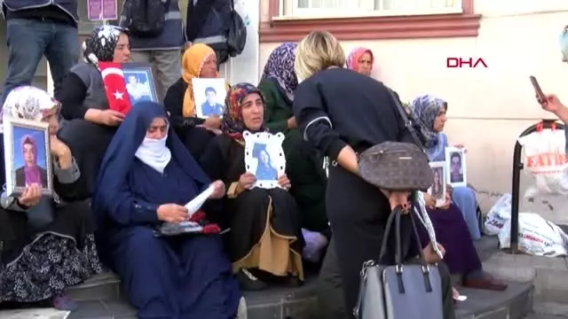 Diyarbakır hdp önündeki eylemde 45'inci gün Diyarbakır hdp önündeki eylemde 45'inci gün