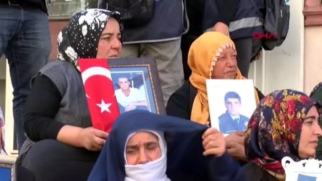 Diyarbakır hdp önündeki eylemde 45'inci gün Diyarbakır hdp önündeki eylemde 45'inci gün
