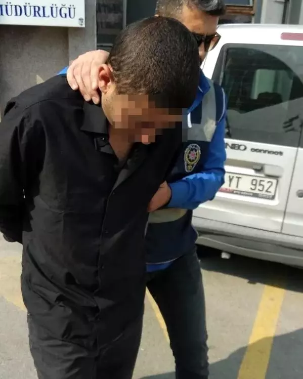 Doktoru boğazından jiletle yaralayan zanlı tutuklandı Doktoru boğazından jiletle yaralayan zanlı tutuklandı