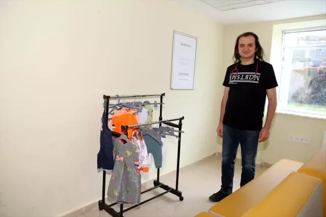 Hadim Devlet Hastanesi'nde 'Askıda Elbise' kampanyası Hadim Devlet Hastanesi'nde 'Askıda Elbise' kampanyası