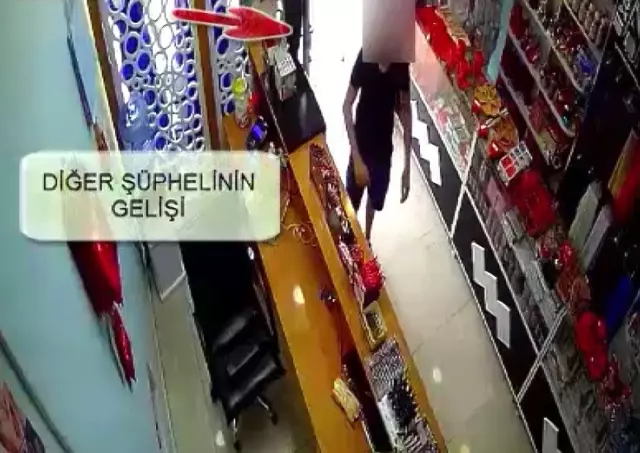 İş yeri sahibinden kaçtılar, kameralardan ve polisten kaçamadılar İş yeri sahibinden kaçtılar, kameralardan ve polisten kaçamadılar