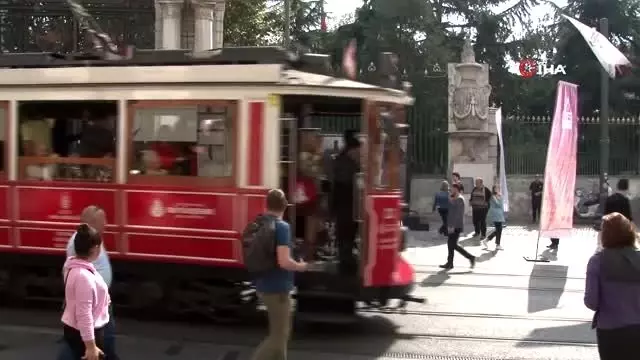 İstiklal Caddesinde Ara Güler etkinliği İstiklal Caddesinde Ara Güler etkinliği