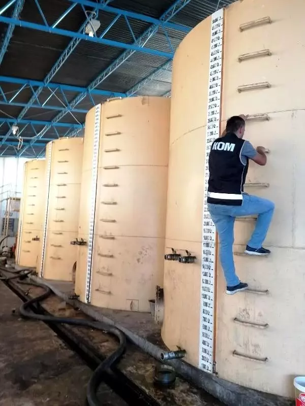 İzmir'de kaçak akaryakıt operasyonu