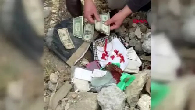 Kağıthane'de 6 ay önce çöken binanın enkazından çıkarılan ziynet eşyaları ve paralar sahibine... Kağıthane'de 6 ay önce çöken binanın enkazından çıkarılan ziynet eşyaları ve paralar sahibine...