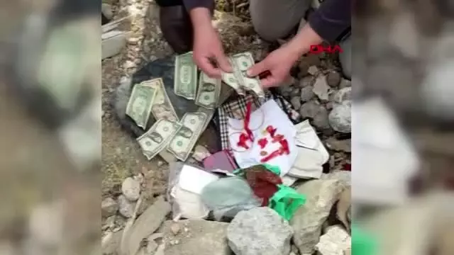 Kağıthane'de 6 ay önce çöken binanın enkazından çıkarılan ziynet eşyaları ve paralar sahibine... Kağıthane'de 6 ay önce çöken binanın enkazından çıkarılan ziynet eşyaları ve paralar sahibine...