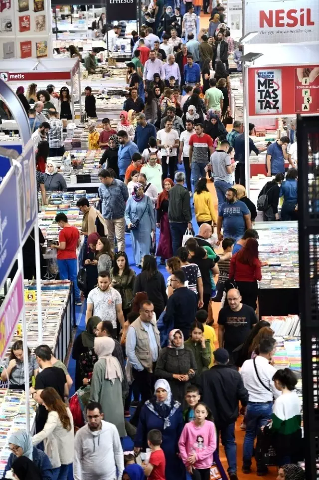 Kitap fuarı rekor ziyaretçi ile devam ediyor