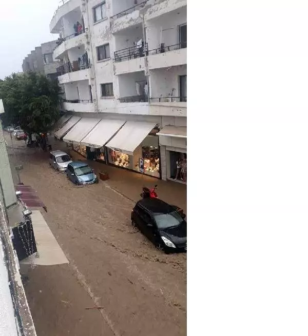 KKTC'de yoğun yağış su baskınlarına neden oldu KKTC'de yoğun yağış su baskınlarına neden oldu