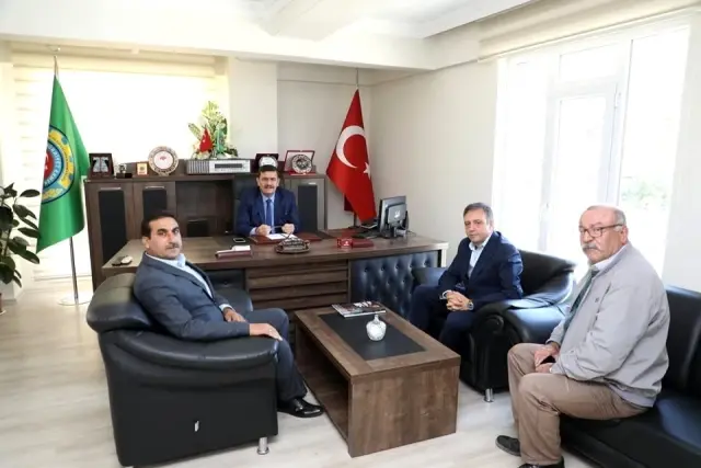 Mahsulü tarlada kalan çiftçinin sorununu Vali Arslantaş çözdü Mahsulü tarlada kalan çiftçinin sorununu Vali Arslantaş çözdü