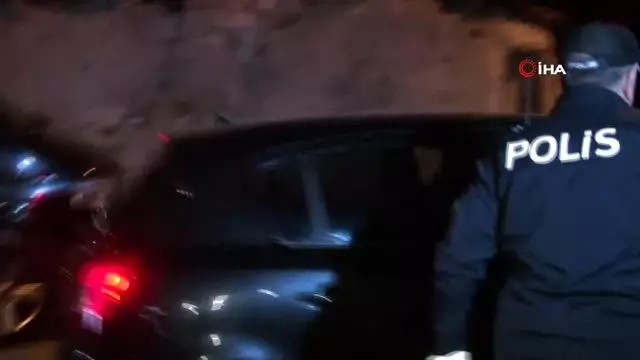 MHP Genel Başkan Yardımcısı Semih Yalçın'ın oğlu Ankara Kalesi'nde kayalıklardan düşerek hayatını... MHP Genel Başkan Yardımcısı Semih Yalçın'ın oğlu Ankara Kalesi'nde kayalıklardan düşerek hayatını...