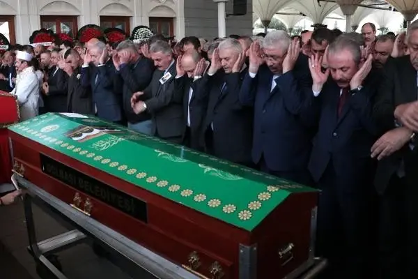 MHP'li Yalçın'ın oğlu, Ankara Kalesi'nde surdan düşerek öldü (3) MHP'li Yalçın'ın oğlu, Ankara Kalesi'nde surdan düşerek öldü (3)