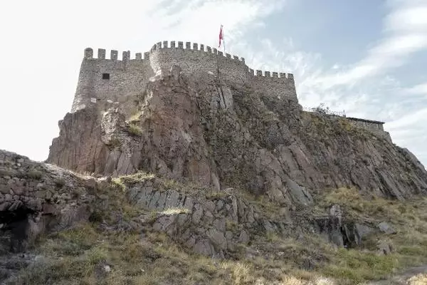 MHP'li Yalçın'ın oğlu, Ankara Kalesi'nde surdan düşerek öldü (2) - Yeniden MHP'li Yalçın'ın oğlu, Ankara Kalesi'nde surdan düşerek öldü (2) - Yeniden