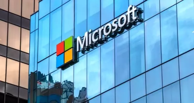 Microsoft'un CEO'su Satya Nadella 42,9 milyon dolar ikramiye aldı Microsoft'un CEO'su Satya Nadella 42,9 milyon dolar ikramiye aldı