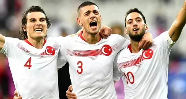 Milan'ın hocası Pioli'den Hakan Çalhanoğlu açıklaması: Ayrılığı söz konusu değil