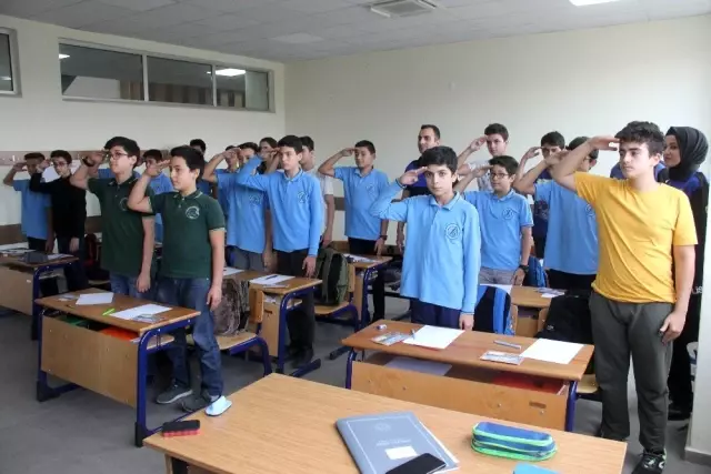 Öğrenciler Mehmetçiğe mektup gönderip, selam durdu Öğrenciler Mehmetçiğe mektup gönderip, selam durdu