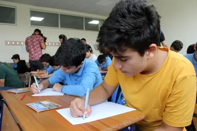 Öğrenciler Mehmetçiğe mektup gönderip, selam durdu Öğrenciler Mehmetçiğe mektup gönderip, selam durdu