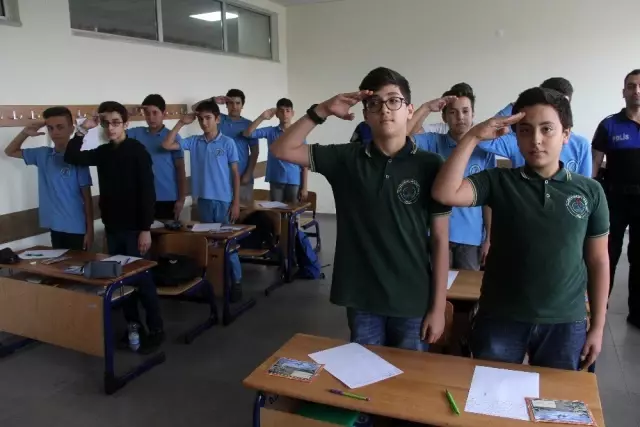 Öğrenciler Mehmetçiğe mektup gönderip, selam durdu Öğrenciler Mehmetçiğe mektup gönderip, selam durdu