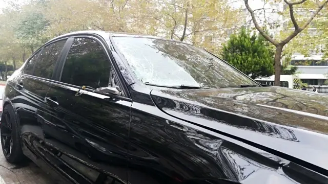 Yolun karşısına geçmek isterken araba çarpan yaşlı adam, metrelerce havada uçtu Yolun karşısına geçmek isterken araba çarpan yaşlı adam, metrelerce havada uçtu