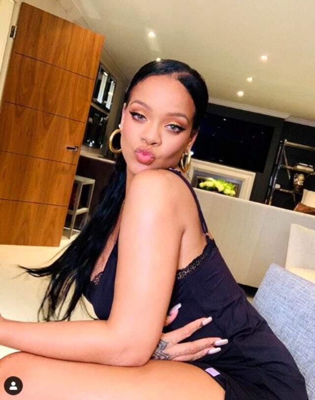 Rihanna nefes kesen videosuyla dedikodulara son noktayı koydu