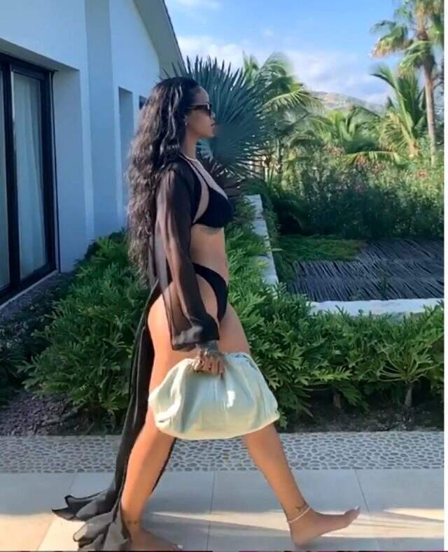 Rihanna nefes kesen videosuyla dedikodulara son noktayı koydu