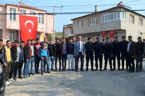 Şavaştepeli gençlerden harekata destek Şavaştepeli gençlerden harekata destek