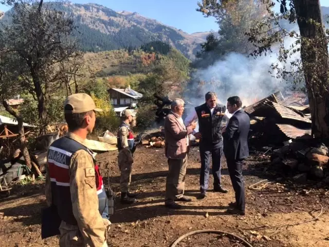 Şavşat'taki yangının ardından Şavşat'taki yangının ardından