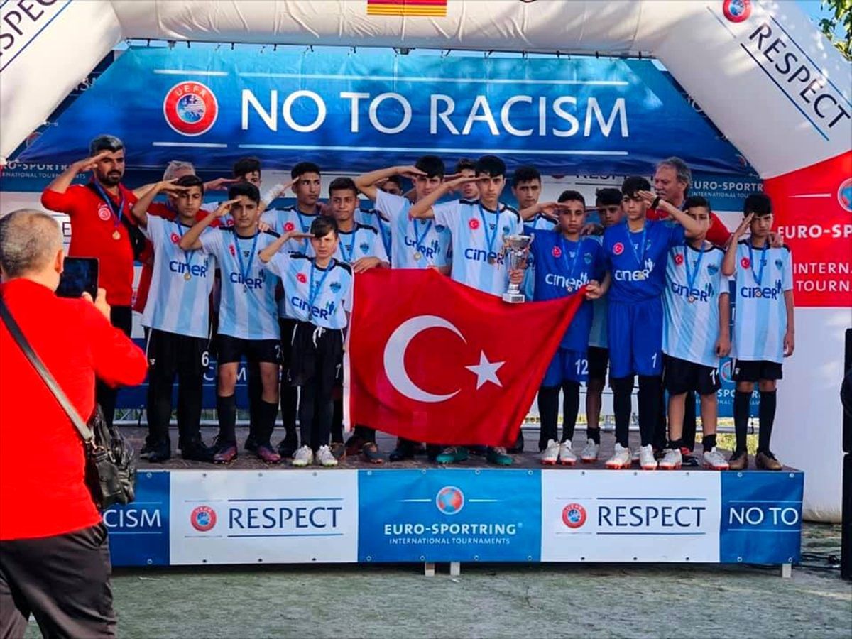 Şırnak UYAFA Takımı İspanya'da ikinci oldu