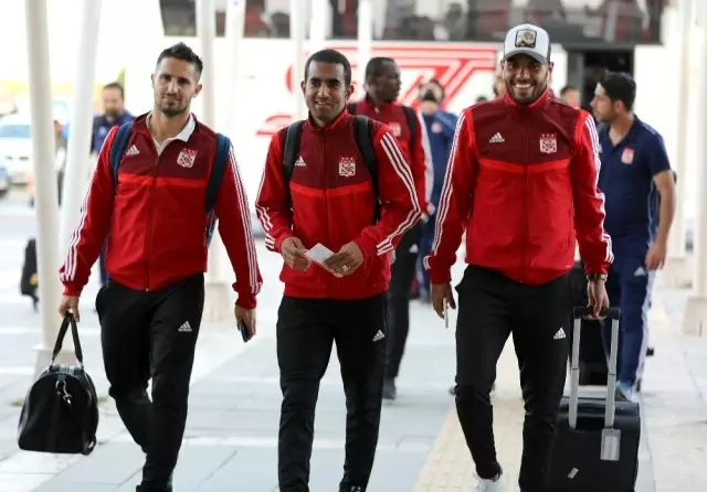 Sivasspor, Galatasaray maçı için İstanbul'a gitti Sivasspor, Galatasaray maçı için İstanbul'a gitti