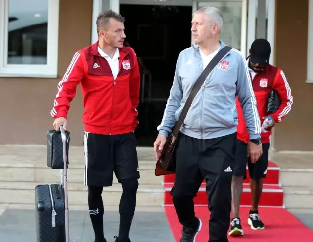 Sivasspor, Galatasaray maçı için İstanbul'a gitti Sivasspor, Galatasaray maçı için İstanbul'a gitti