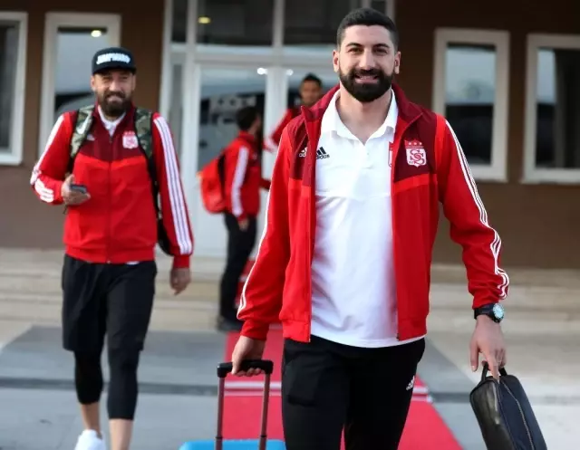 Sivasspor, Galatasaray maçı için İstanbul'a gitti Sivasspor, Galatasaray maçı için İstanbul'a gitti