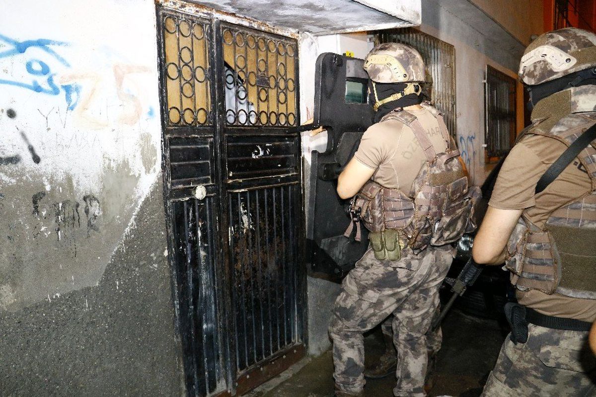 Barış Pınarı Harekatı aleyhinde sosyal medyadan paylaşım yapanlara şafak operasyonu