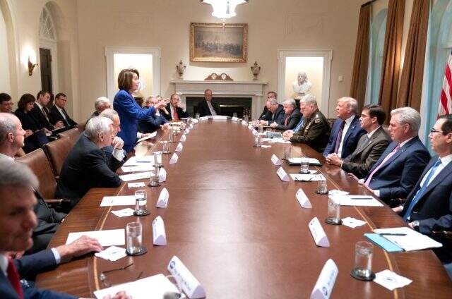 Suriye toplantısında Trump sinir krizi geçirdi, demokrat liderler toplantıyı terk etti