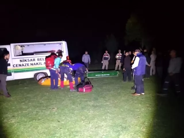 Tokat'ta kayalıklardan düşen kişi öldü Tokat'ta kayalıklardan düşen kişi öldü