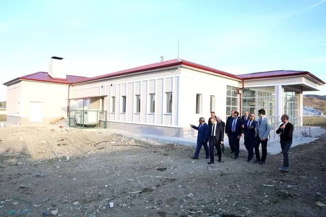 Vali Cüneyt Epcim Demirözü ve Gökçedere'de incelemede bulundu Vali Cüneyt Epcim Demirözü ve Gökçedere'de incelemede bulundu