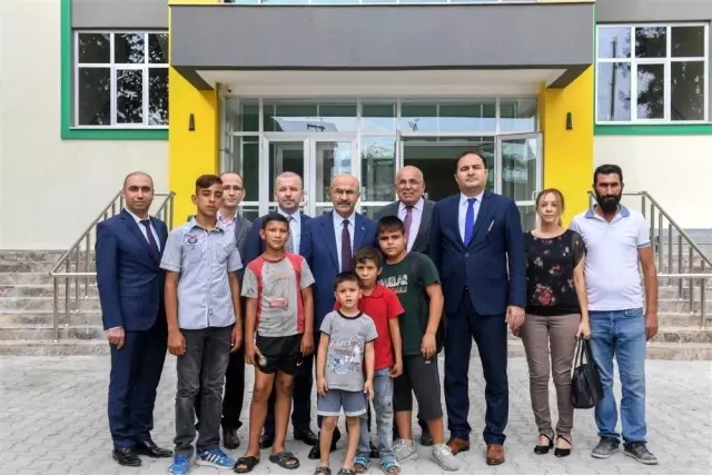Vali Demirtaş, okul inşaatlarını inceledi Vali Demirtaş, okul inşaatlarını inceledi