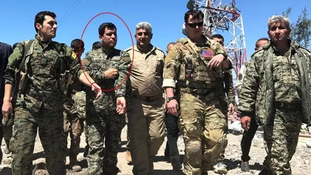 YPG'li terörist Mazlum Kobani: Şam rejimi ile yaptığımız anlaşmanın garantörü Rusya olacak YPG'li terörist Mazlum Kobani: Şam rejimi ile yaptığımız anlaşmanın garantörü Rusya olacak