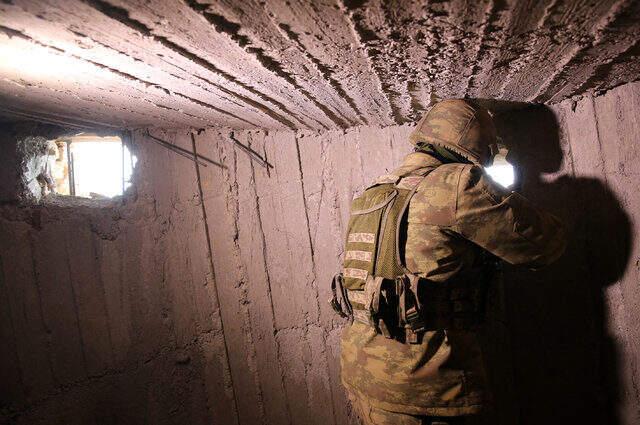YPG/PKK'lı teröristler, Tel Abyad'da tünelle kıstırıldı