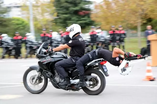 Yunus ekiplerinin motosiklet gösterisi nefes kesti