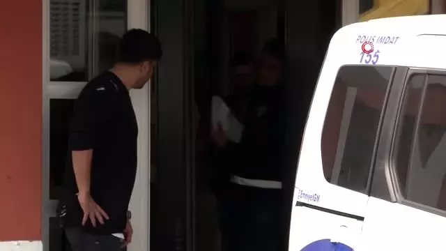 15 Temmuz Şehitler Köprüsü'nde yolu kapatan silahlı şahıs adliyeye sevk edildi 15 Temmuz Şehitler Köprüsü'nde yolu kapatan silahlı şahıs adliyeye sevk edildi