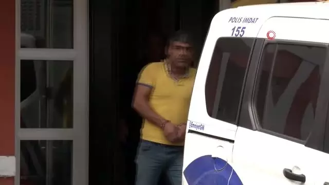 15 Temmuz Şehitler Köprüsü'nde yolu kapatan silahlı şahıs adliyeye sevk edildi 15 Temmuz Şehitler Köprüsü'nde yolu kapatan silahlı şahıs adliyeye sevk edildi