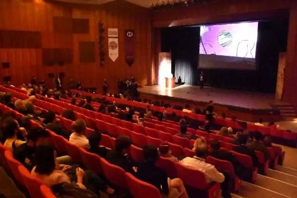 459 kişilik salondaki tiyatroları izlemek için 45 bin kişi başvurdu 459 kişilik salondaki tiyatroları izlemek için 45 bin kişi başvurdu