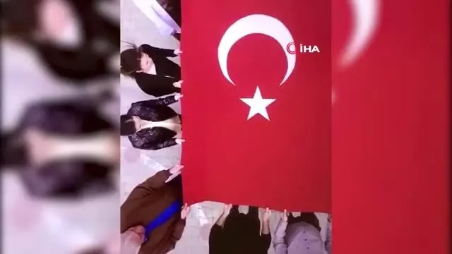 49 bin 77 öğrenci, 3 bin 436 öğretmenden 'Barış Pınarı Harekatı' için asker selamı 49 bin 77 öğrenci, 3 bin 436 öğretmenden 'Barış Pınarı Harekatı' için asker selamı