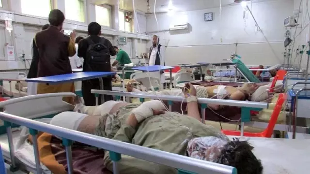 Afganistan'da cuma namazına bombalı saldırı: En az 60 ölü